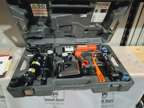 Sertisseuse pour connecteur de câble coaxial RIDGID RP 240 + JMA wireless (USA)