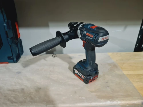 Visseuse perceuse à percussion puissante et robuste 18V 5.0Ah BOSCH GSB 18 VE-EC (BL) 