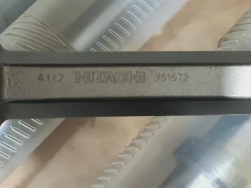 HITACHI HEX28 (28mm) Burin plat hexagonal avec collerette 35x550mm (Italy)
