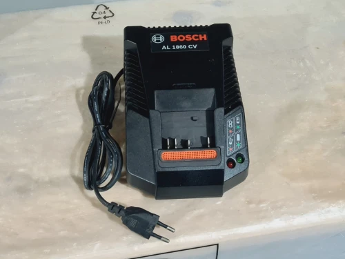 Visseuse perceuse à percussion puissante et robuste 18V 5.0Ah BOSCH GSB 18 VE-EC (BL) 