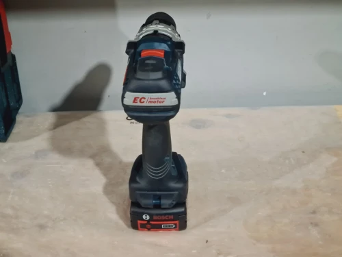 Visseuse perceuse à percussion puissante et robuste 18V 5.0Ah BOSCH GSB 18 VE-EC (BL) 