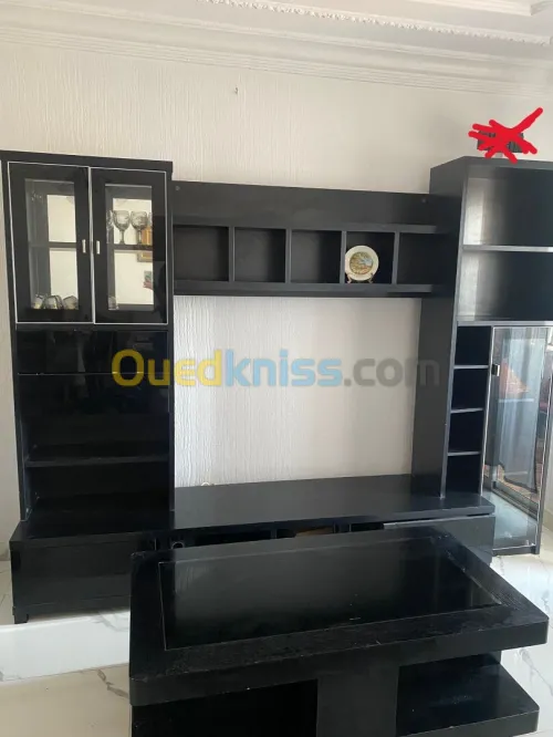 Une bibliothèque + table basse assortie