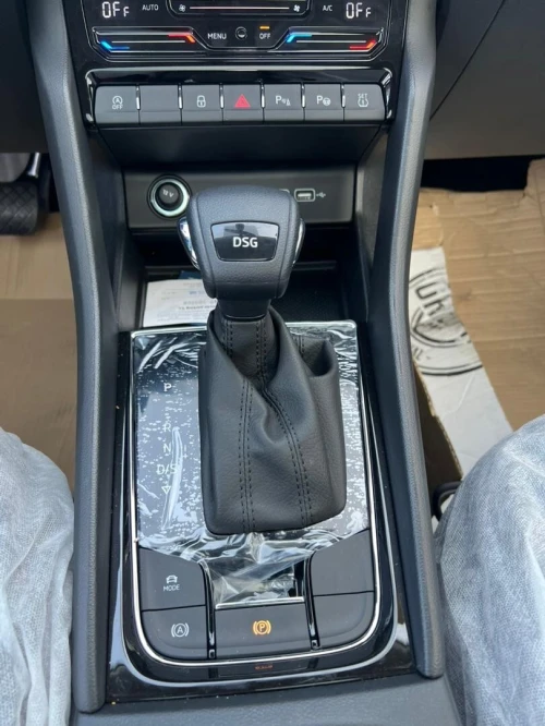 Skoda Karoq 2025 TSI280 Luxury Edition Full option