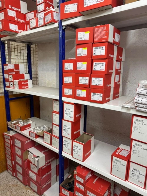 Produits Legrand / Réseau & Électricité  Panneaux, Goulottes, Prises, Accessoires