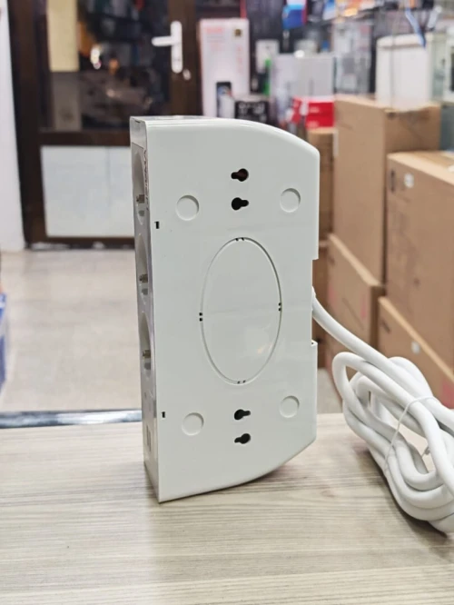 BLOC MULTIPRISE DE BUREAU POUR PLAN DE TRAVAIL SIGM - 04 PRISES 220V + 02 PORTS USB  NOIR-BLANC