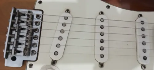 Guitare électrique Fender stratocaster MIM