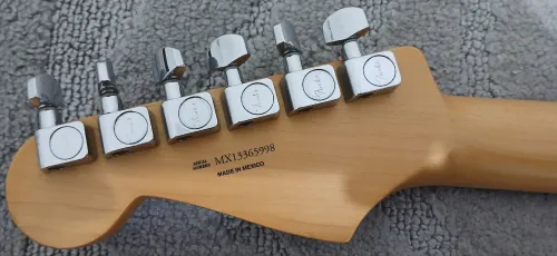 Guitare électrique Fender stratocaster MIM