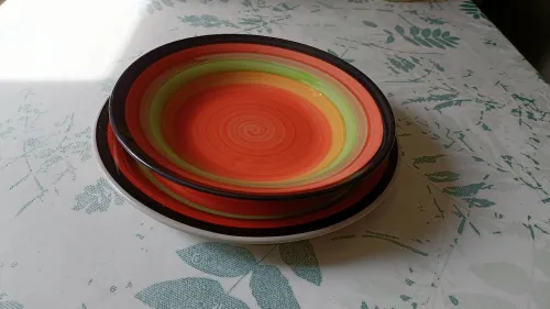 Assiettes plates et creuses 