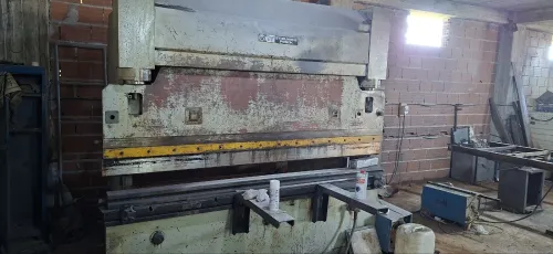 Presse plieuse  Strojarne Piesok CTO 80