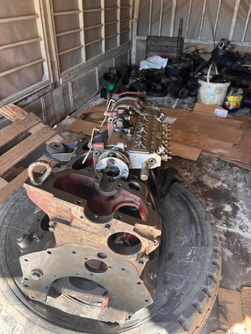 Moteur complet SNVI C260 1989 juste promblem de vilebrequin et chemise le rest excellent
