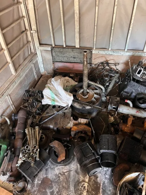 Moteur complet SNVI C260 1989 juste promblem de vilebrequin et chemise le rest excellent