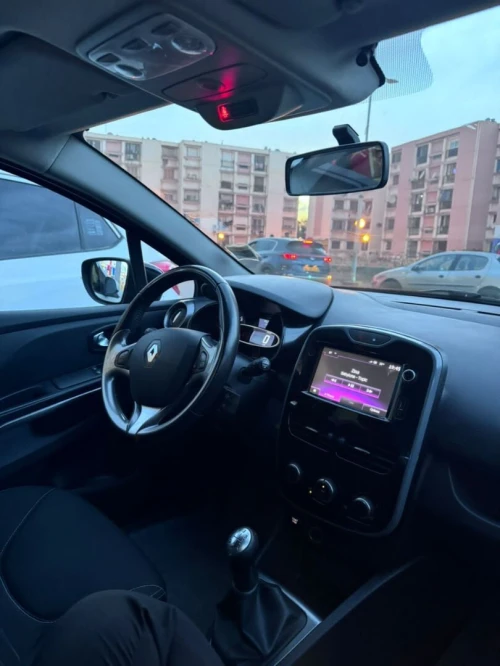Location de voiture L'AÉROPORT international d'Alger