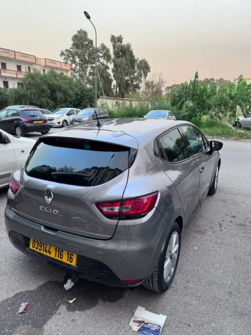 Location de voiture L'AÉROPORT international d'Alger