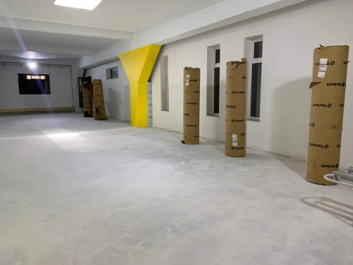 Poseur revêtement général salle du sport et hôpital 
