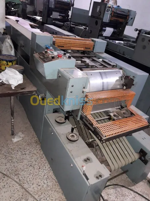 Machine d'imprimerie rotative pour papier listing 