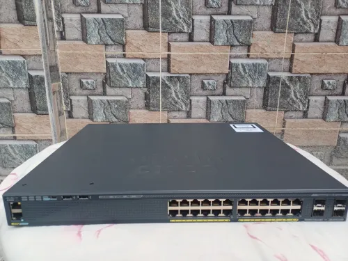 Switch Cisco Catalyst 2960-X Manageable, 24 Ports Giga, PoE, 4 Ports SFP