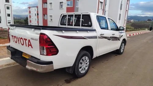 Toyota Hilux 2*4 2025 