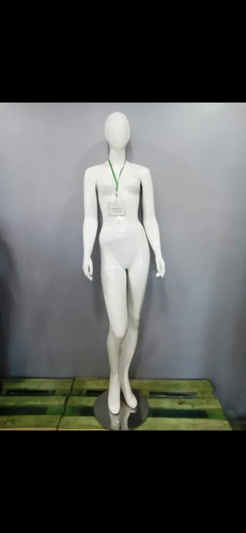 Mannequins femme en résine avec tête 