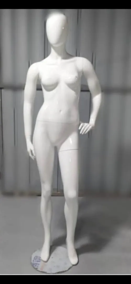 Mannequins femme en résine avec tête 