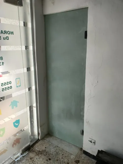Vitrine et porte en verre 