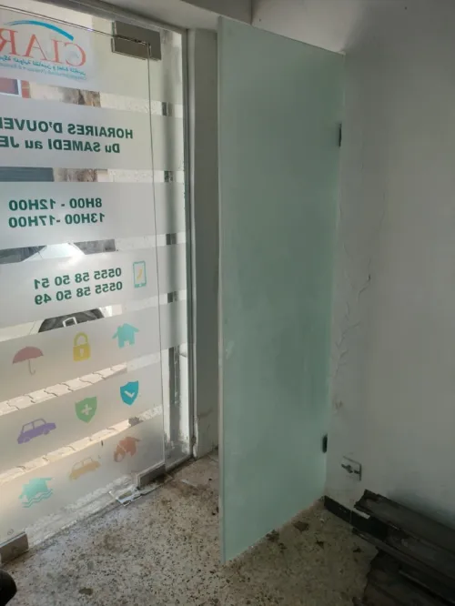 Vitrine et porte en verre 