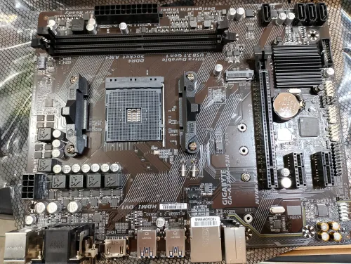 Cpu AMD RYZEN 5 pro 4650G + carte mère gigabyte a320m-s2h