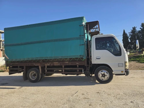 Isuzu NkR 2012