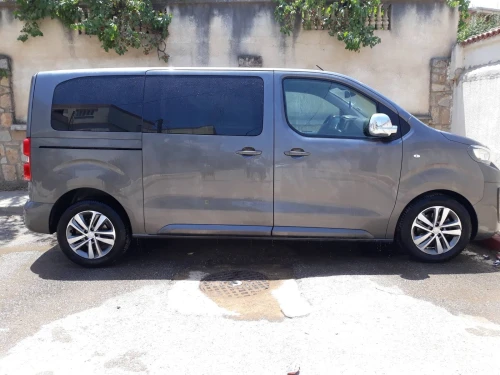 Location voiture entreprise  longue durée  avec chauffeur  sans chauffeur véhicules utilitaires