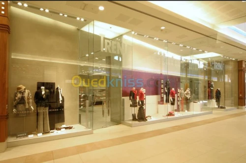 Façade et vitrine en verre