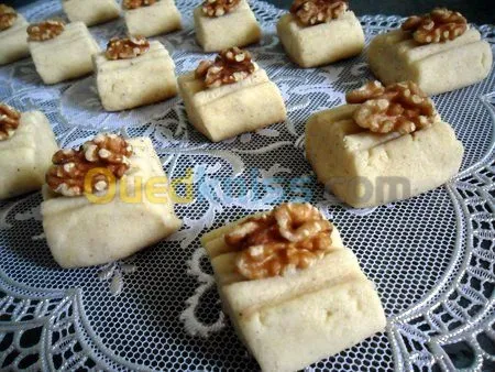 صناعة الحلويات والعجائن التقليدية