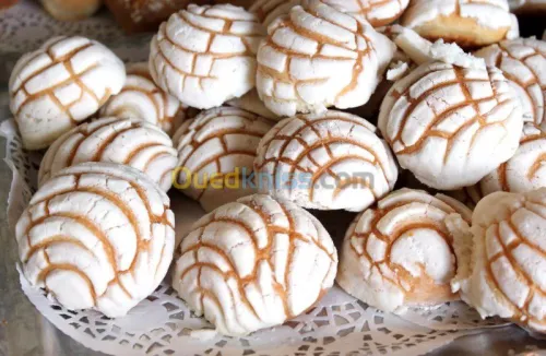 صناعة الحلويات والعجائن التقليدية