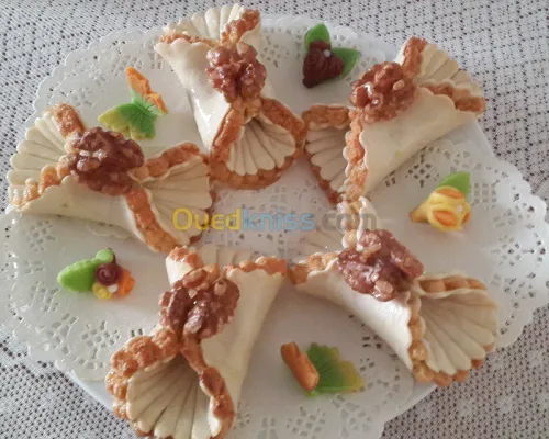 صناعة الحلويات والعجائن التقليدية