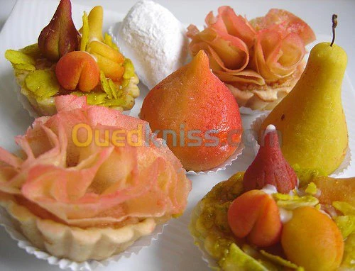 صناعة الحلويات والعجائن التقليدية