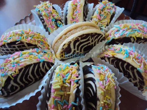 صناعة الحلويات والعجائن التقليدية