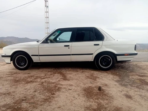 BMW E30 1986 