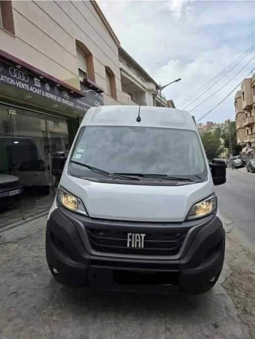 Fiat Ducato 2023 2 panneau