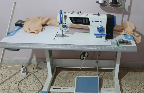 Machine a coudre jakk
