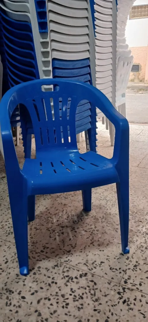 tables et chaises plastique 