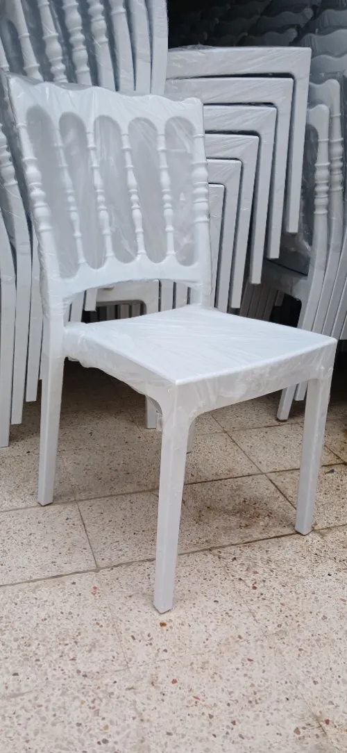 tables et chaises plastique 