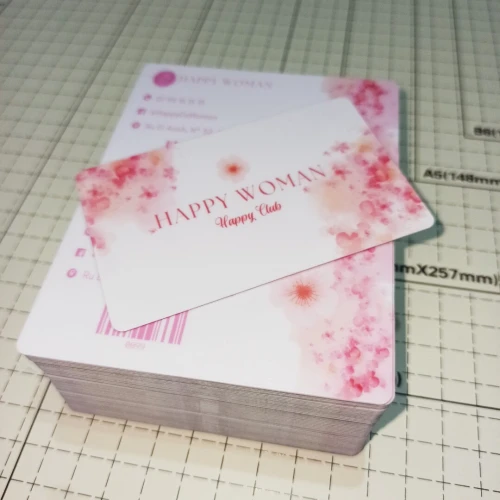 IMPRESSION SUR CARTES EN PVC. Cartes de visite, Badges, Cartes fidélité, Macarons, etc....