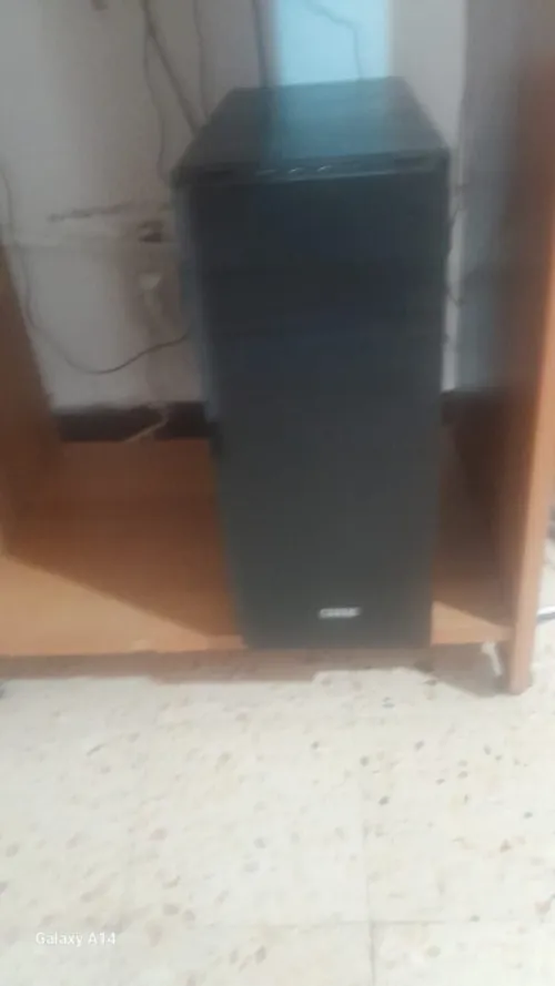 PC de bureau avec table