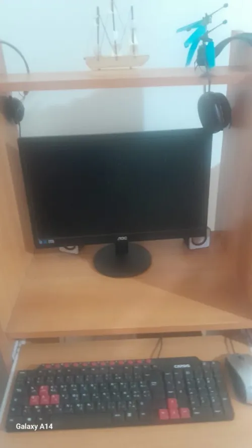PC de bureau avec table