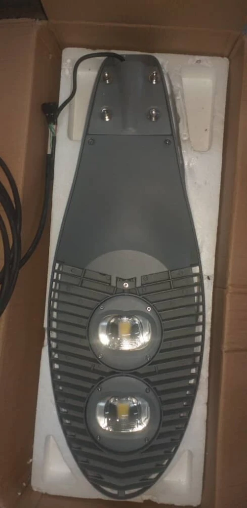 Vente Lot de Luminaires LED Professionnels (Éclairage Public & Solaire) إنارة عمومية وطاقة شمسية