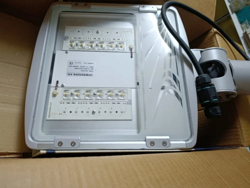 Vente Lot de Luminaires LED Professionnels (Éclairage Public & Solaire) إنارة عمومية وطاقة شمسية