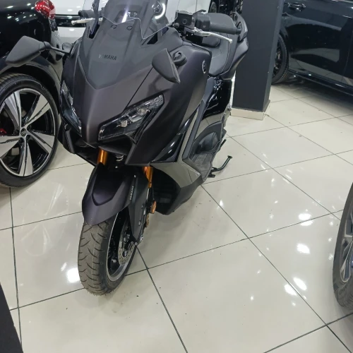 Yamaha T-Max 2025