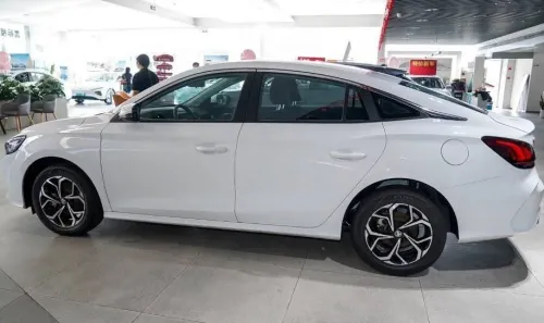 MG MG5 2025 