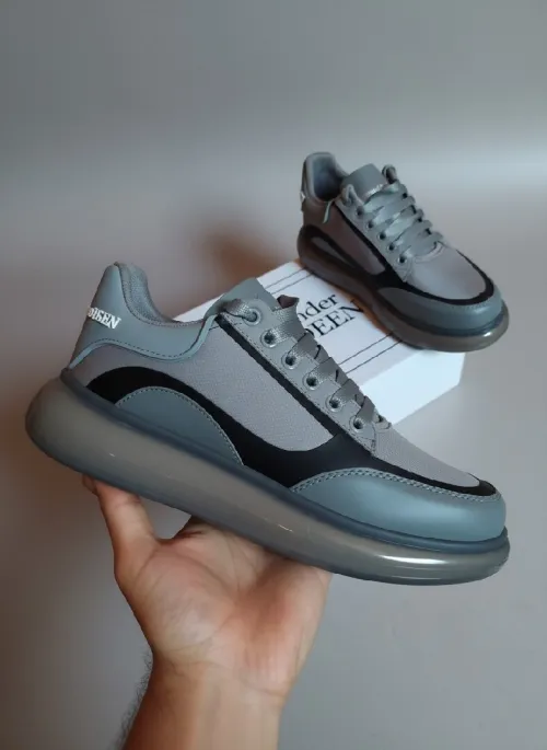Alexander McQUEEN Gris - semelle orthopedique - confortable - top qualité.