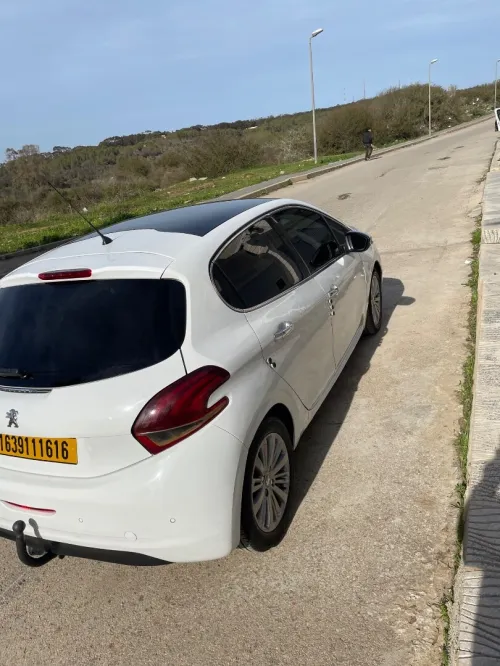 Peugeot 208 2016 Allure Facelift