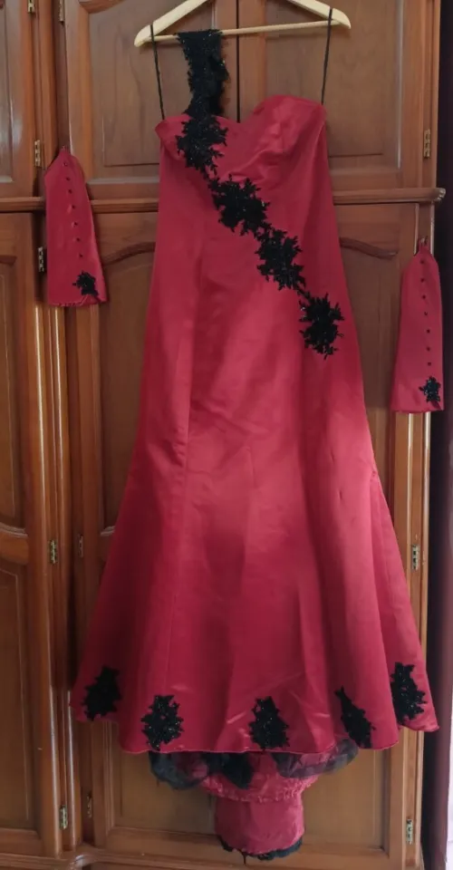 Je vends deux robes de soirée satin premier choix
