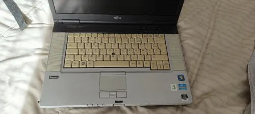 Station de travail Fujitsu Celsius H710  15,6 pouces  accessoires complets